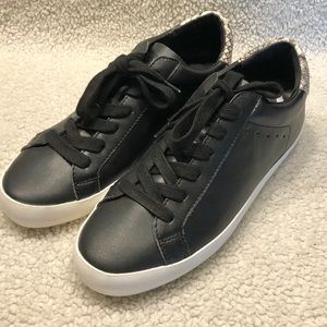 NWOT Banana Republic Women’s Essential Sneakers